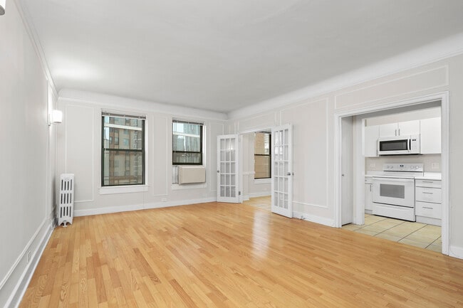Building Photo - 10 W Elm St