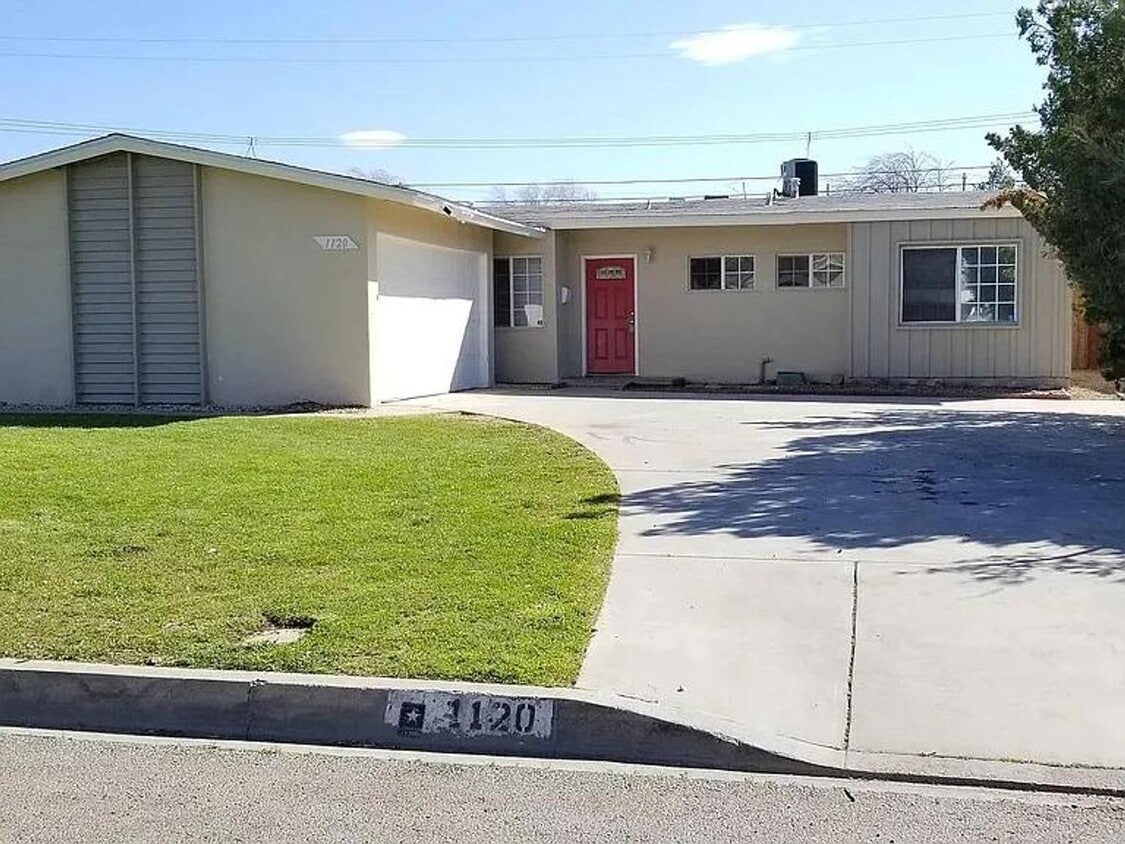 Primary Photo - Beautiful home