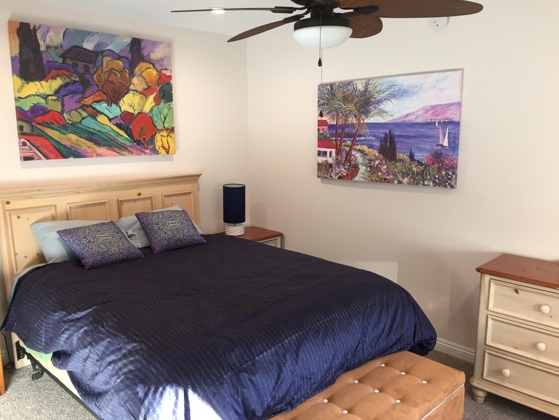 Queen Bed Room - 5667 Lake Lindero Dr