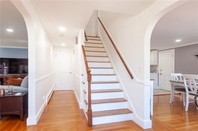 Building Photo - 470 Elmgrove Ave