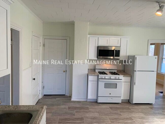Building Photo - 54 Penobscot St