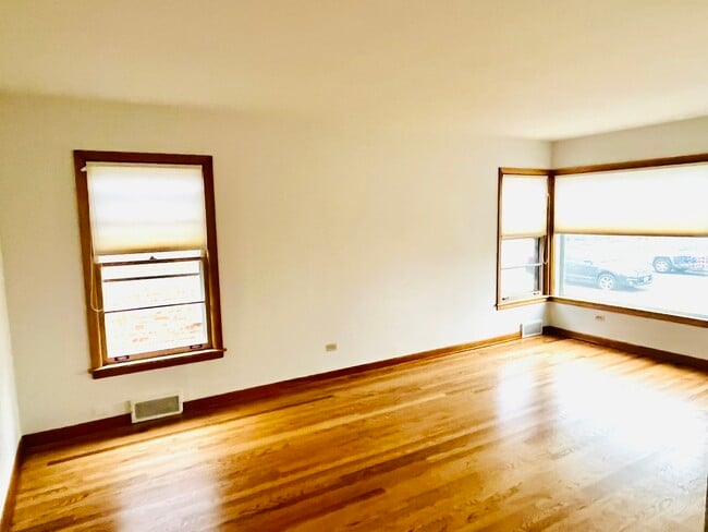 Foto del edificio - 7724 W Birchwood Ave