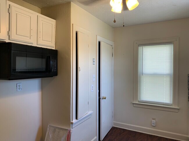 Foto del edificio - 1924 Maple Ave NE