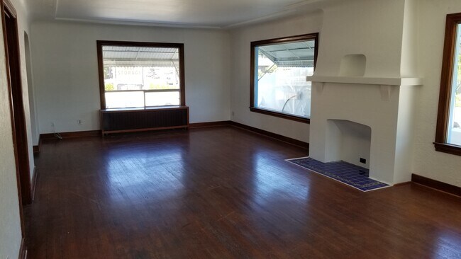 Living room - 154 N 144th St