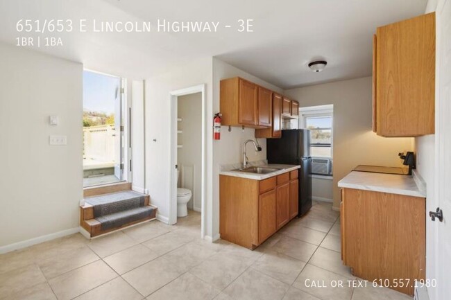 Foto del edificio - 651/653 E Lincoln Highway-3E