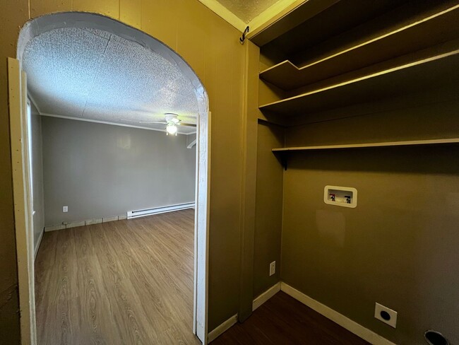 Building Photo - D1011