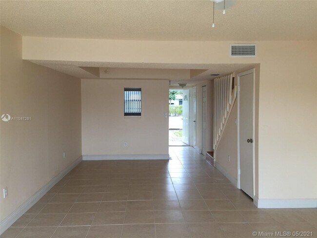 Building Photo - 4132 SW 61st Ave