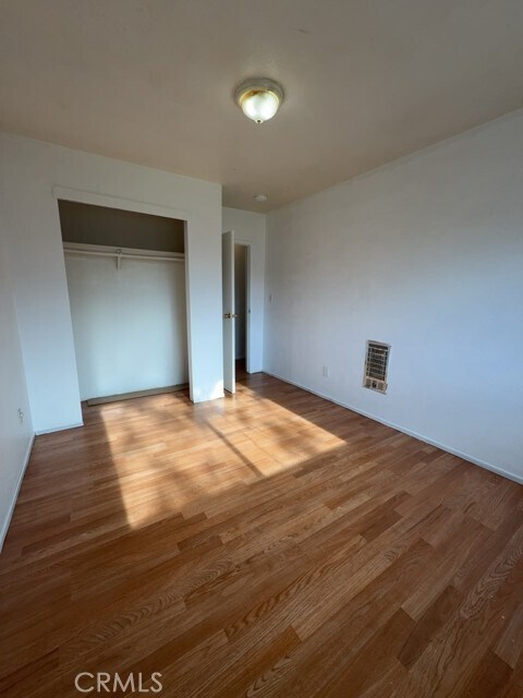 Foto del edificio - 13445 Lakeshore Dr