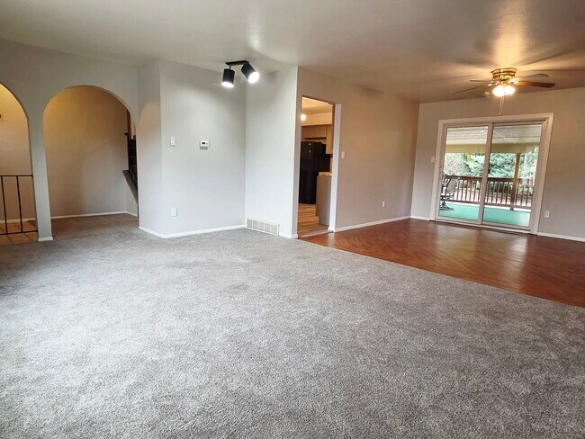 Building Photo - 250 Dolomite Dr