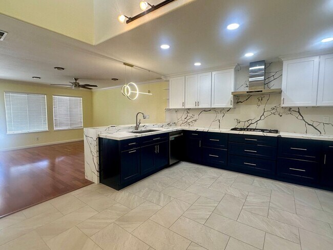 Foto del edificio - Beautiful 4 BEDROOM 3 BATH!