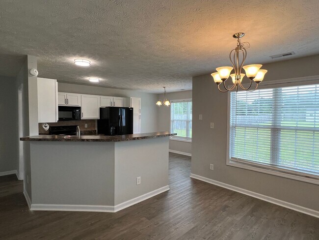 Building Photo - Lovely 3 Bed Home on Cul-de-sac