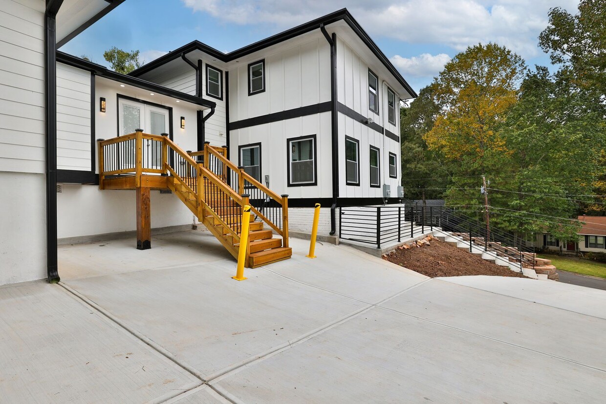 Primary Photo - Renovated Duplex in SW Atlanta