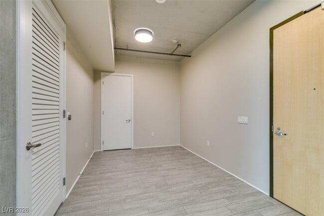 Building Photo - 353 E Bonneville Ave