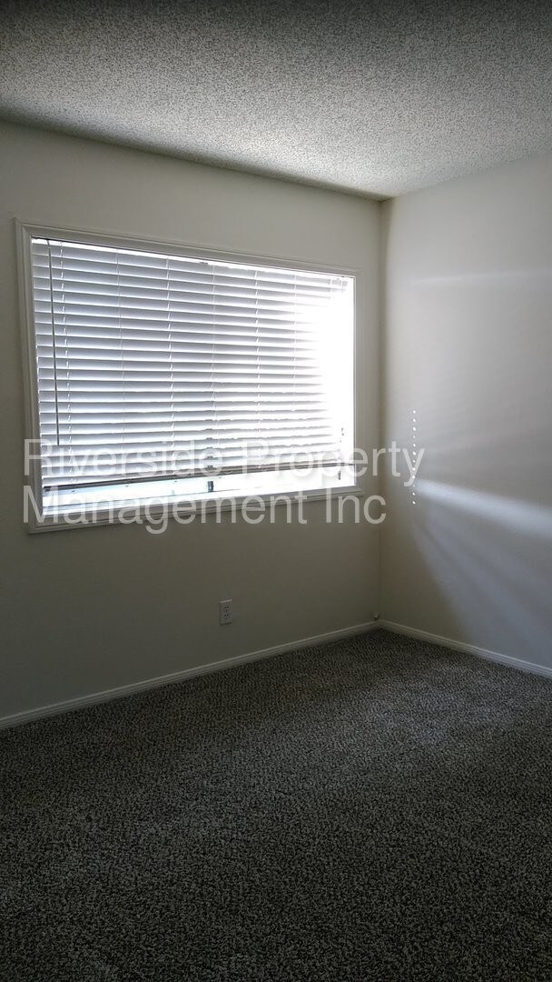 Foto del edificio - 9050 Colony Pl