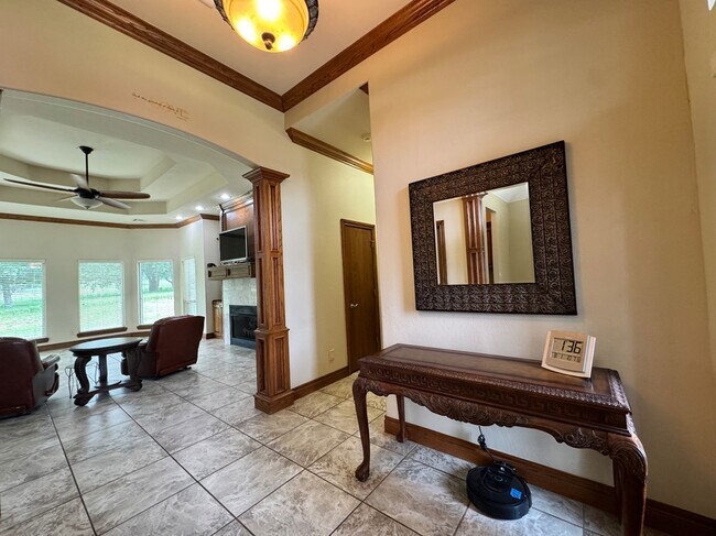 Foto del edificio - 8147 Shadow Lake Dr