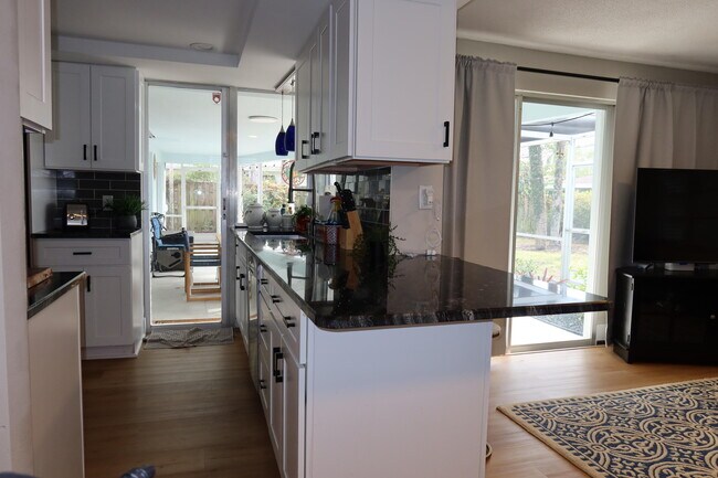 Foto del edificio - 1001 SW 12th Terrace