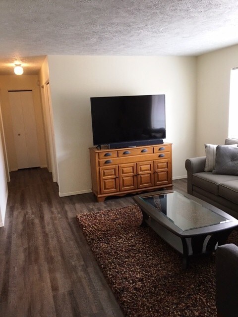 Building Photo - 1530 Veterans Dr