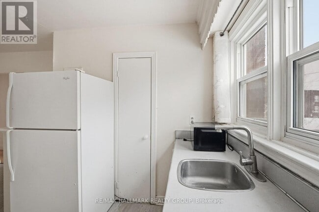 Photo du bâtiment - 1171 Merivale Rd