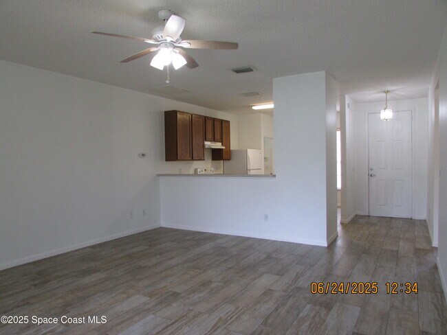 Foto del edificio - 4192 Collinwood Dr