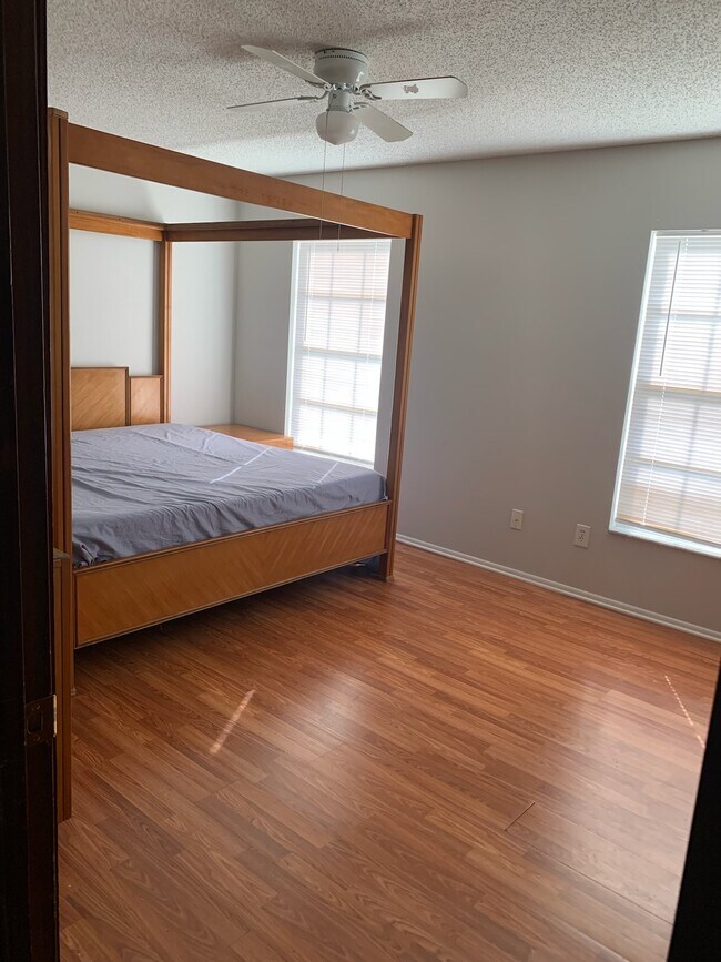 Building Photo - 1395 Dexter Dr N