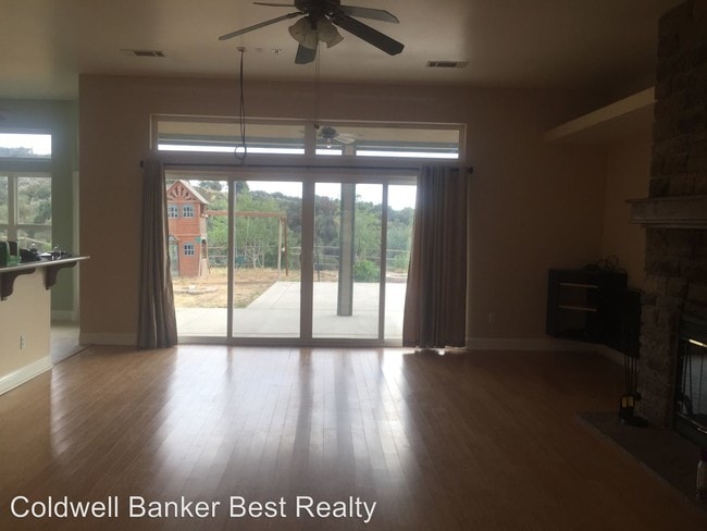 Building Photo - 4 br, 2 bath House - 24381 Jacaranda Dr.