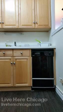 Primary Photo - 253 E Delaware Pl