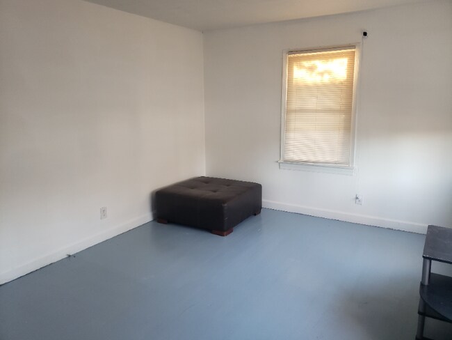 Foto del edificio - 832 Barney Ave