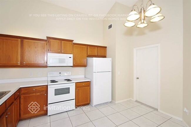 Building Photo - 914 River Cove Ave