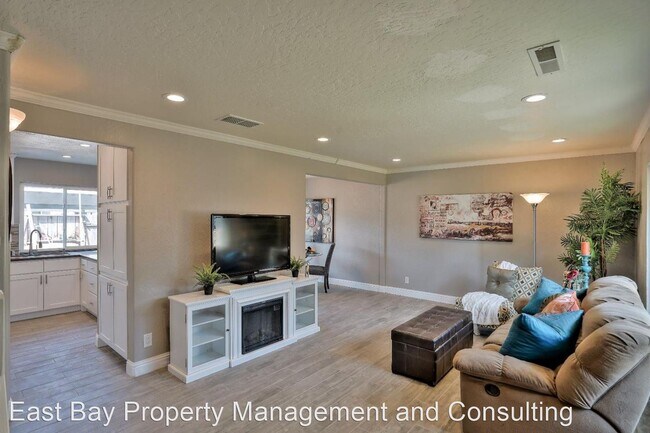 Building Photo - 3 br, 1.5 bath House - 34626 Greenstone Cmn.