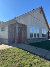 Building Photo - 323 9th St