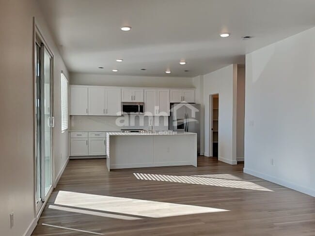 Foto del edificio - 9715 W Parkway Dr