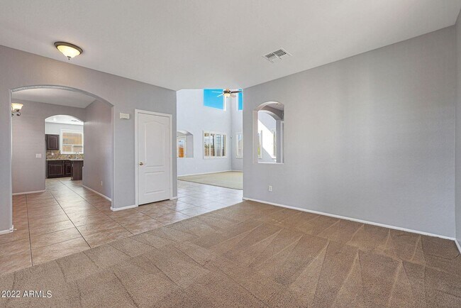 Building Photo - Gorgeous 5 Bedroom home with 3 Bathrooms and 3 car garage in Tolleson