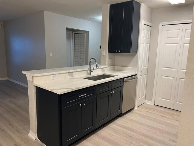 Foto del edificio - 5455 Vineland Rd