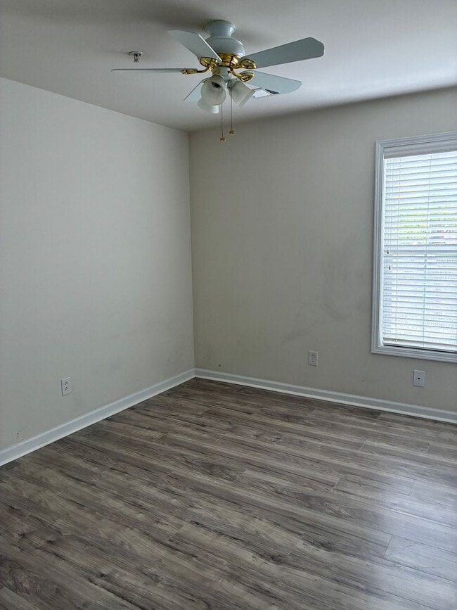 Building Photo - 120 Veranda Way
