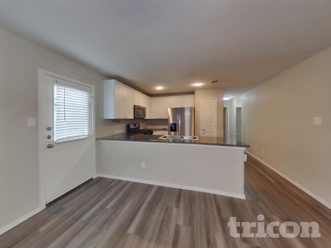 Building Photo - 102 Elizondo Way