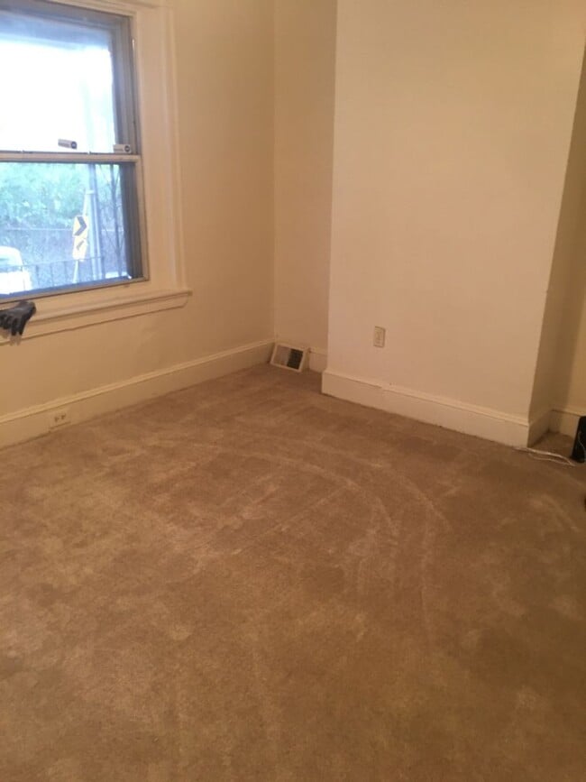 Building Photo - Germantown 2BR w/porch and yard