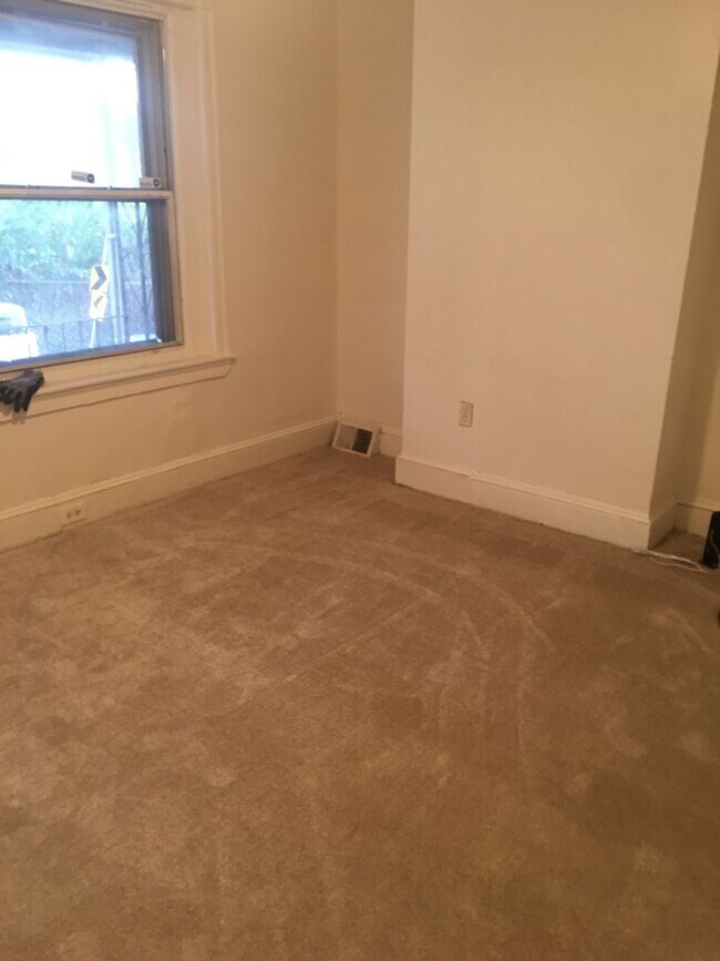 Foto del edificio - Germantown 2BR w/porch and yard