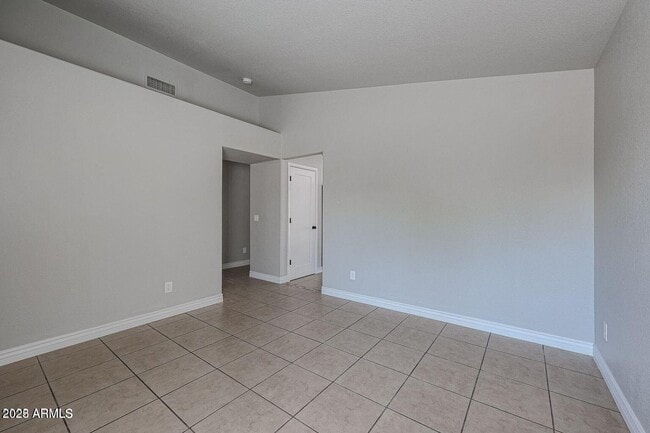 Foto del edificio - 2134 E Robin Ln