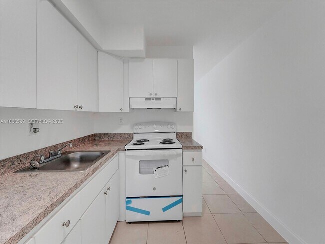 Foto del edificio - 14190 W Dixie Hwy