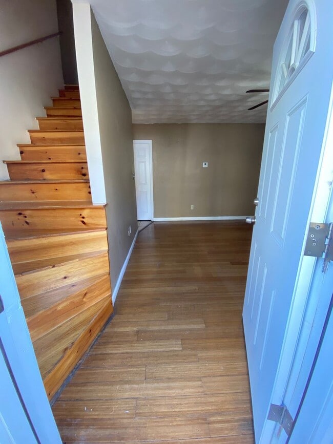 Building Photo - Spacious Newly Constructed  4 Bed 2 Bath T...