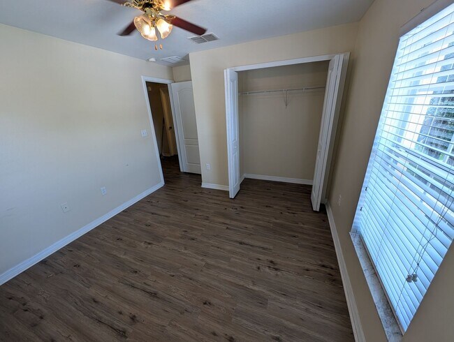 Foto del edificio - 3 Bed 2.5 Bath In Zephyrhills