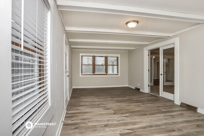 Foto del edificio - 80 W Lakewood Dr
