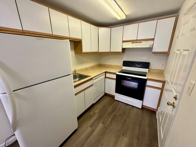 Building Photo - 5 Bridgeview Cir