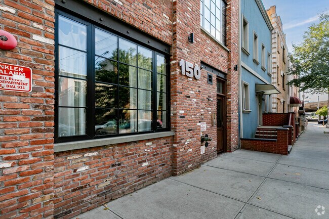 Building Photo - 150 Richardson St