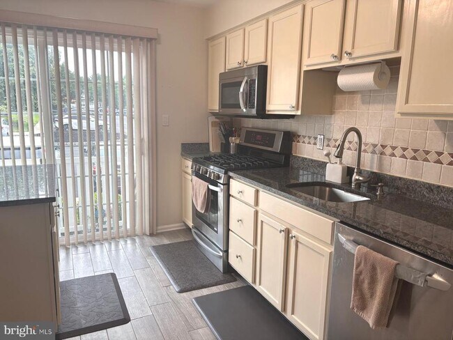 Building Photo - 2802 Gramercy Way