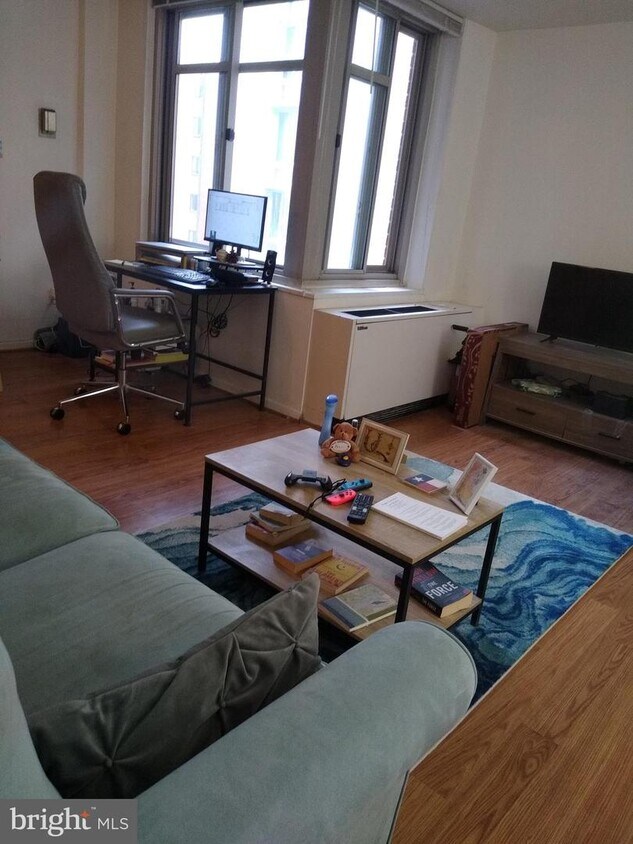 Foto principal - 950 25th St NW