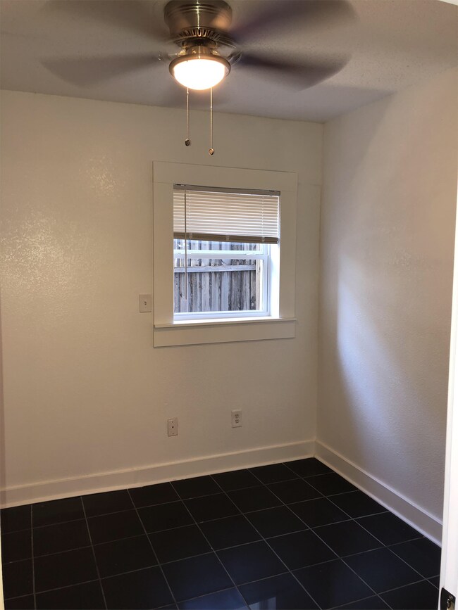 Foto del edificio - 5814 Marquita Ave