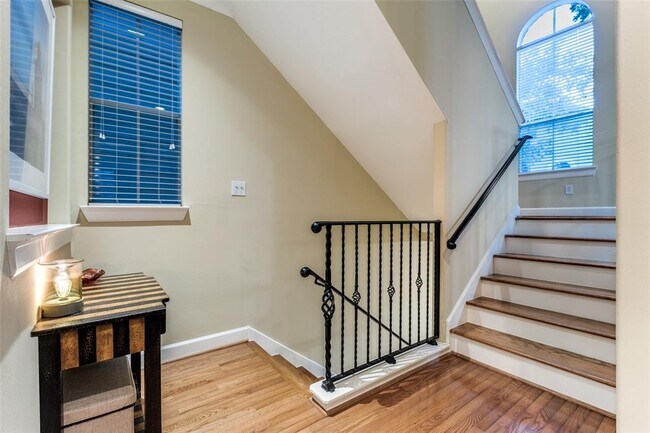 Building Photo - 4512 Rose St