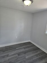 Building Photo - 5906 Hillsboro St