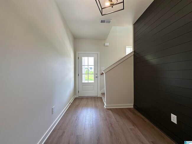 Foto del edificio - 1009 Grand River Blvd W